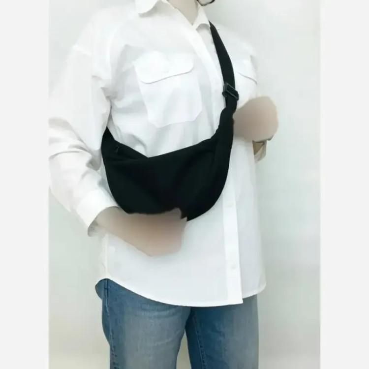 کیف کراس بادی متوسط رنگبندی مشکی کرم قرمز شکلاتی سایز 30 در 16